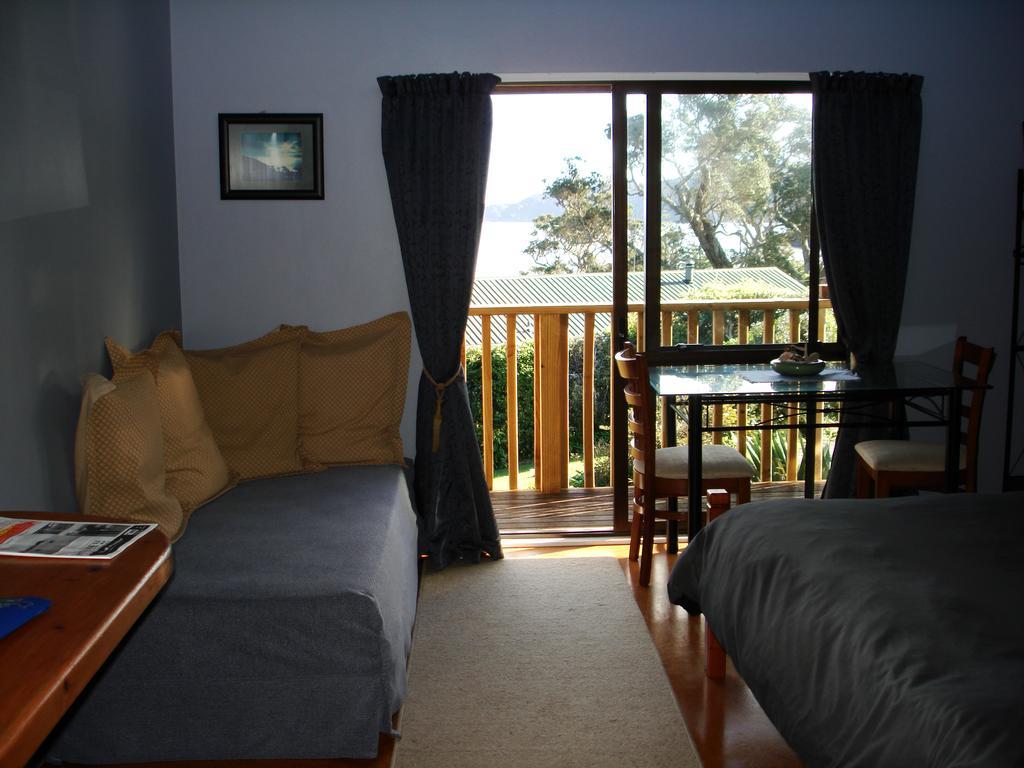 Manuka Lodge Tryphena Exterior photo